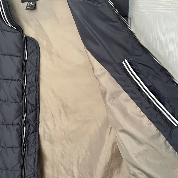 H&M’s Puffer Vest - Picture 7 of 8